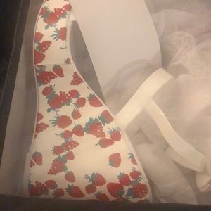 Betsy Johnson size 11 wedge